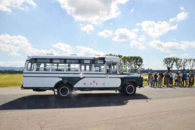 いすゞ BDX30：今回のイベントでは市内で別途開催された「昭和レトロ街×地域おこし協力隊マーケット」の会場とミズベリング三条との間をシャトルバスとして実際に運行した