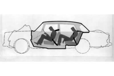 1959年8月に生産を開始したW111／220Sb（通称：羽根ベン）は、前後衝撃吸収式ボディ構造（フルモノコック）と頑丈な客室構造を採用