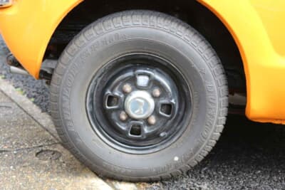 ホンダ Z600：軽自動車が大きくなったいまでは見る機会が少ない10インチタイヤを履いている