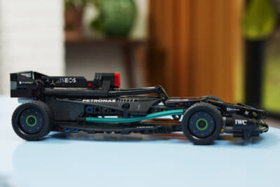 7歳以上を対象とした240ピースのプルバックモデル「レゴ テクニック Mercedes-AMG F1 W14 Pull Back」