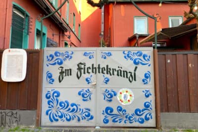 なかなかいい感じの佇まいでしたが、開店時間ではなかったので断念しました