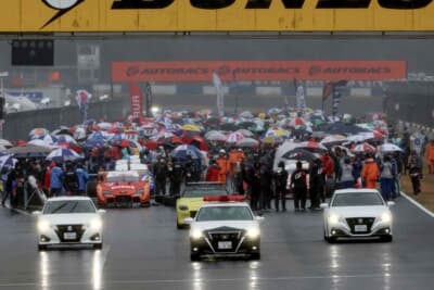 レース開始前はヘビーウェットのコンディションだった