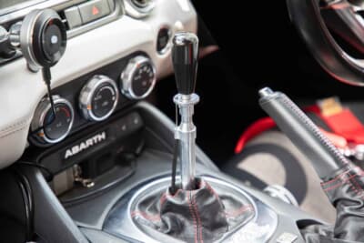アバルト 124スパイダー：CAEウルトラシフターキット for ABARTH124spiderを装着