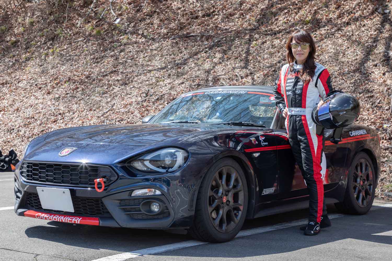 逮捕しちゃうぞ」!? パトカー仕様のアバルト「124スパイダー」で登場