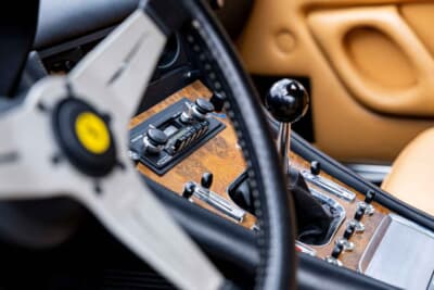 8万2800ユーロ（邦貨換算約1325万円）で落札されたフェラーリ「400i」（C）Bonhams