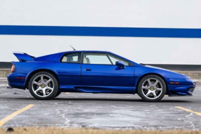 15万1200ドル（邦貨換算約2255万円）で落札されたロータス「エスプリV8」（C）Courtesy of RM Sotheby's