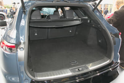 トヨタ クラウンエステート：5人乗車時で570Lのラゲッジ容量を確保