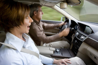 プレセーフは潜在的に危険な状況を認識し、車両の乗員に対する予防保護機能を作動させる。能動的安全性と受動的安全性の虹の架け橋である