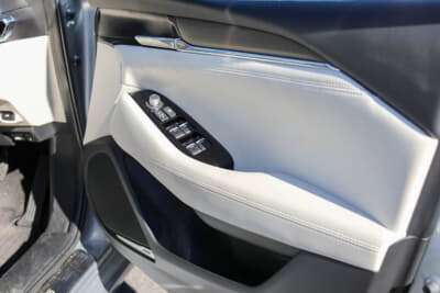 マツダ 3代目 アテンザワゴン:ドアパネル類ももちろん変更済み