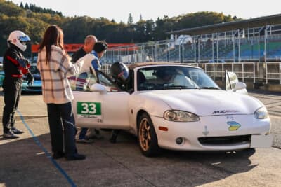 ナンバー付きのマツダ車で2時間30分を給油無しで戦うマツダファン・エンデュランス、通称“マツ耐”も実施