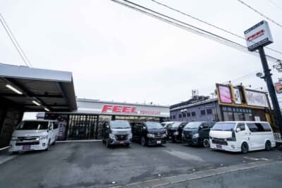 内外装、足まわりカスタムはもちろん、制振材を使った 静音処理にも精通したFEEL豊橋。グループ店にオー ディオ専門ショップのクレヴァーズもあり静音処理の技 術レベルの高さも信頼できる
