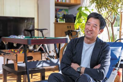 小冊子では、1/18スケールのミニカーを中心に集めるコレクター宅を訪問。自慢のコレクションへの想いを語っている