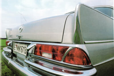 1959年8月に生産を開始したW111／220Sbのフィンテール。日本では通称「羽根ベン」と呼ばれ親しまれた