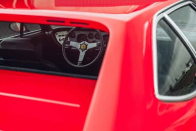 5万6350ユーロ（邦貨換算約900万円で落札されたフェラーリ「ディノ308GT4」（C）Bonhams