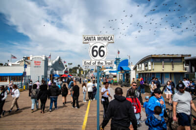 サンタモニカ・ピアにある「End of the Trail」の標識は、じつは正式なものではなく観光用