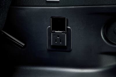 スバル フォレスター:ラゲッジには家庭用電気機器を屋外で使用できるコンセントを設置