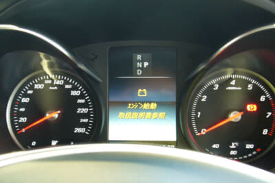 メーター類がアナログメーターを基本としているのは、「表示が針」であり、指針が示す数字を見れば一目で、直感的にすばやく頭の中で理解できるから