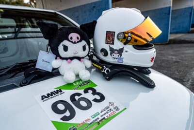 スズキ HA36型 アルト:ゼッケン番号の由来であるクロミ。万が一の事故を想定してハンズも装着している