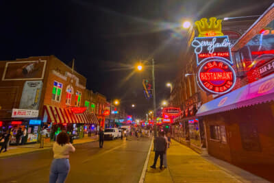 ビール・ストリート。まだまだ宵の口だ