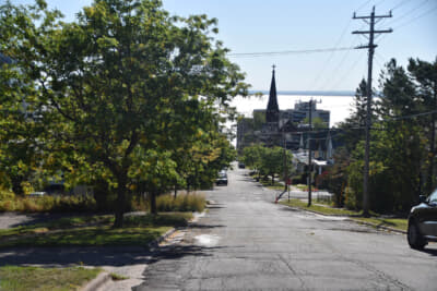 ディランの生家前からスペリオル湖を見下ろす