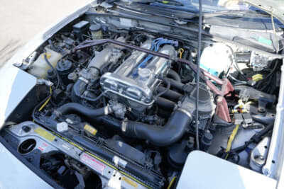 ユーノス ロードスター：磨き上げられたカムカバーが印象的なエンジンは現在49万5000kmを走ったが、まだまだ元気。生誕40周年までにはオーバーホールを予定しているそうだ