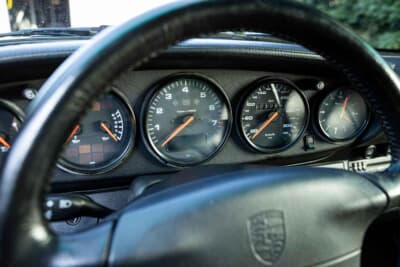 21万8500ユーロ（邦貨換算約3500万円）で落札されたポルシェ「911ターボ クーペ」（C）Courtesy of RM Sotheby's