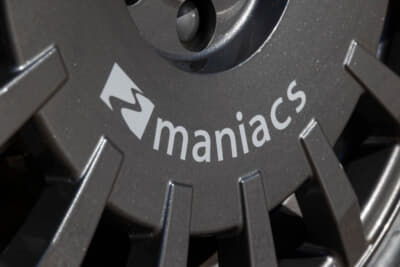 フォルクスワーゲン T-Cross：OZ ラリーレーシングのマニアックス専用モデルはスターグラファイトの専用色とロゴ入りなのがポイント