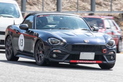 アバルト 124 スパイダー：「FRのイタリア車でサーキットを走りたくて購入しました」と話す森さん