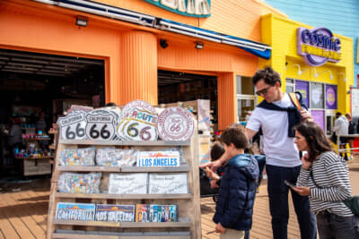 ルート66グッズのお土産も豊富に売られている