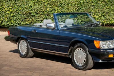 7万8400ドル（邦貨換算約1170万円）で落札されたメルセデス・ベンツ「560SL」（C）Courtesy of RM Sotheby's