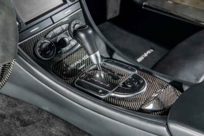 25万ドル〜35万ドル（邦貨換算約3730万円〜5220万円）で現在も販売中のメルセデス・ベンツ「SL65 AMG ブラックシリーズ」（C）Courtesy of RM Sotheby's