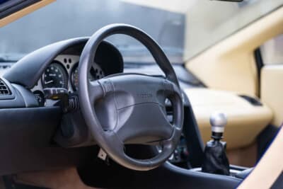 15万1200ドル（邦貨換算約2255万円）で落札されたロータス「エスプリV8」（C）Courtesy of RM Sotheby's