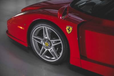 550万ドル～650万ドル（邦貨換算約8億2500万円〜9億7500万円）で現在も販売中のフェラーリ「エンツォ フェラーリ」（C）Courtesy of RM Sotheby's