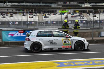 ブンデスリーガで活躍した元サッカー選手、マックス・クルーゼさんのチームのゴルフ GTI