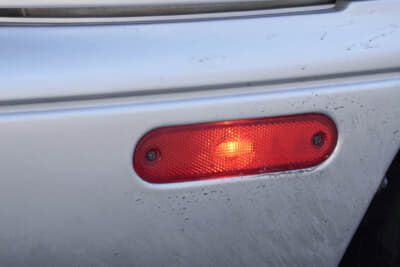 ユーノス ロードスター：日本に先行して北米でデビューしたミアータの紹介ビデオを観て購入を決意したことから、北米仕様のマーカーを装着したモディファイを施している。道中は雪だったため、泥はねしたボディはご愛嬌