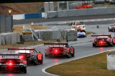 38号車のスピンに巻き込まれた、12号車TRS IMPUL with SDG Z、16号車ARTA MUGEN CIVIC TYPE R-GT