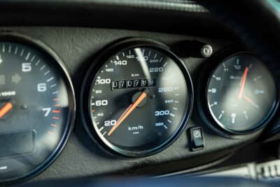 21万8500ユーロ（邦貨換算約3500万円）で落札されたポルシェ「911ターボ クーペ」（C）Courtesy of RM Sotheby's