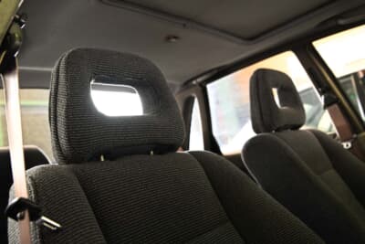 「VR-4 モンテカルロ」の特徴のひとつであるシースルータイプヘッドレスト