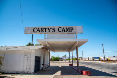 今は営業していないガスステーションの跡