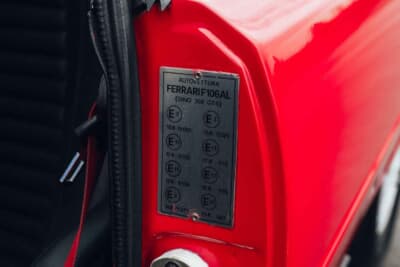 5万6350ユーロ（邦貨換算約900万円で落札されたフェラーリ「ディノ308GT4」（C）Bonhams