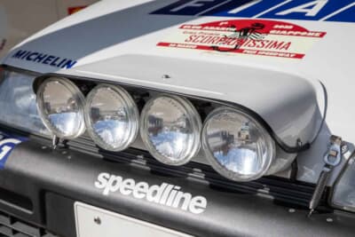 フィアット チンクエチェント トロフェオ：ボンネットの上には4灯のライトポットを装着