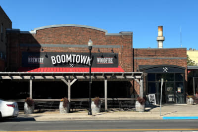 ヒビングのダウンタウンにあるバー「ブームタウン」。元はZimmyというディラン関連のグッズを飾る店だった