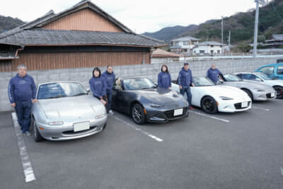 元マツダのエンジンエンジニアの横倉恒利さんが率いる美味しいものツーリング仲間、「チーム横倉」。前夜からの雪が降り止まず、愛媛県新居浜市にあるカフェ「みんなのコーヒー」での待ち合わせとなった