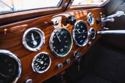 9万ユーロ（邦貨換算約1450万）で落札されたブガッティ「T57SCクーペ・アトランティーク ジュニアカー」（C）Courtesy of RM Sotheby's