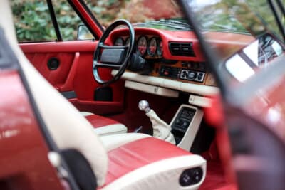 26万2500ユーロ（邦貨換算約4230万円）で落札されたポルシェ「911ターボ フラッハバウ」（C）Courtesy of RM Sotheby's