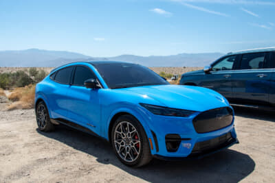 別の場所で見た、フォードの最新EV、マッハE