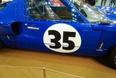フォード GT40：輸入された当時は濃紺だったが、芝らしくして現在の姿に