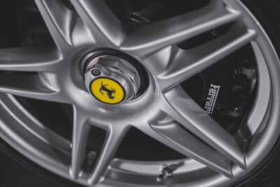 550万ドル～650万ドル（邦貨換算約8億2500万円〜9億7500万円）で現在も販売中のフェラーリ「エンツォ フェラーリ」（C）Courtesy of RM Sotheby's