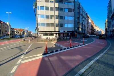 ママチャリ乗りとしては自転車レーンがとても気になります。色分けされていて分かりやすいですね