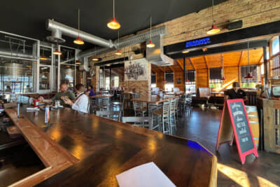 この店のバーテンダーが、貴重な情報を教えてくれた